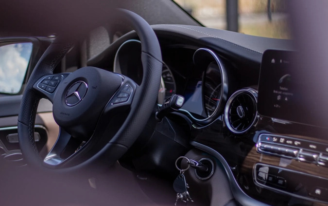Mercedes-Benz Klasa V cena 325000 przebieg: 17000, rok produkcji 2023 z Ożarów małe 172